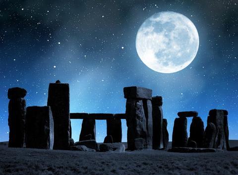large.5a3c0a73ef226_stonehenge-at-night-155786018_large122117.jpg