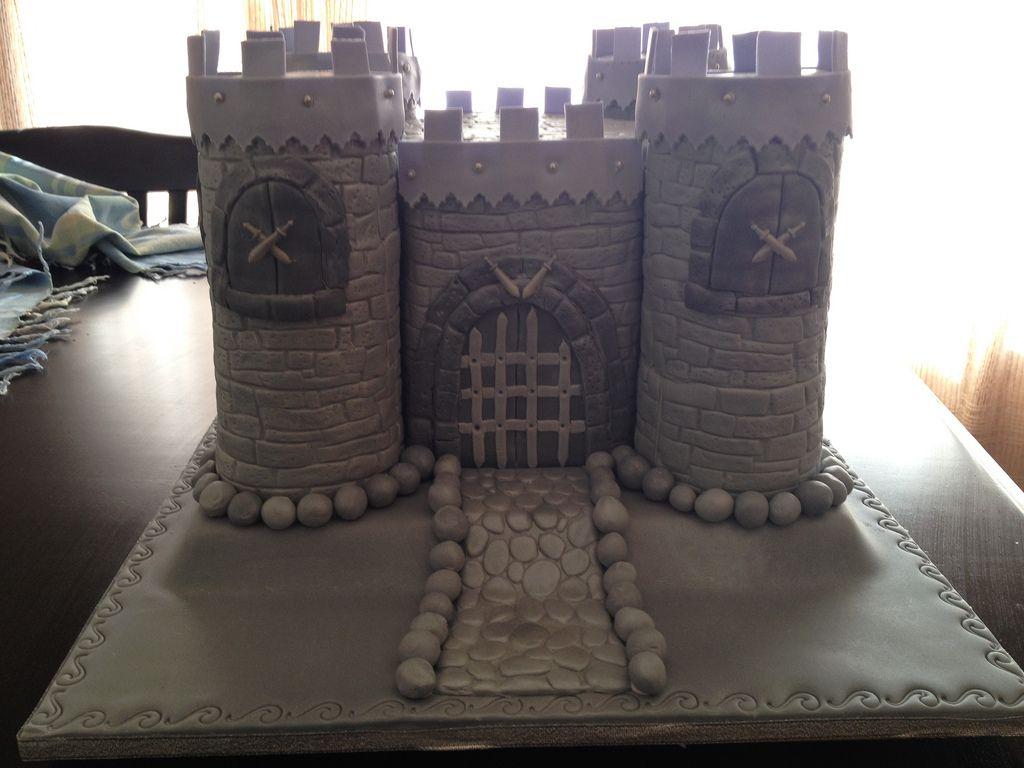 large.1672378105_MedievalCake100223.jpg